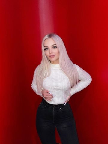 Юлия Нежная Брюнетка